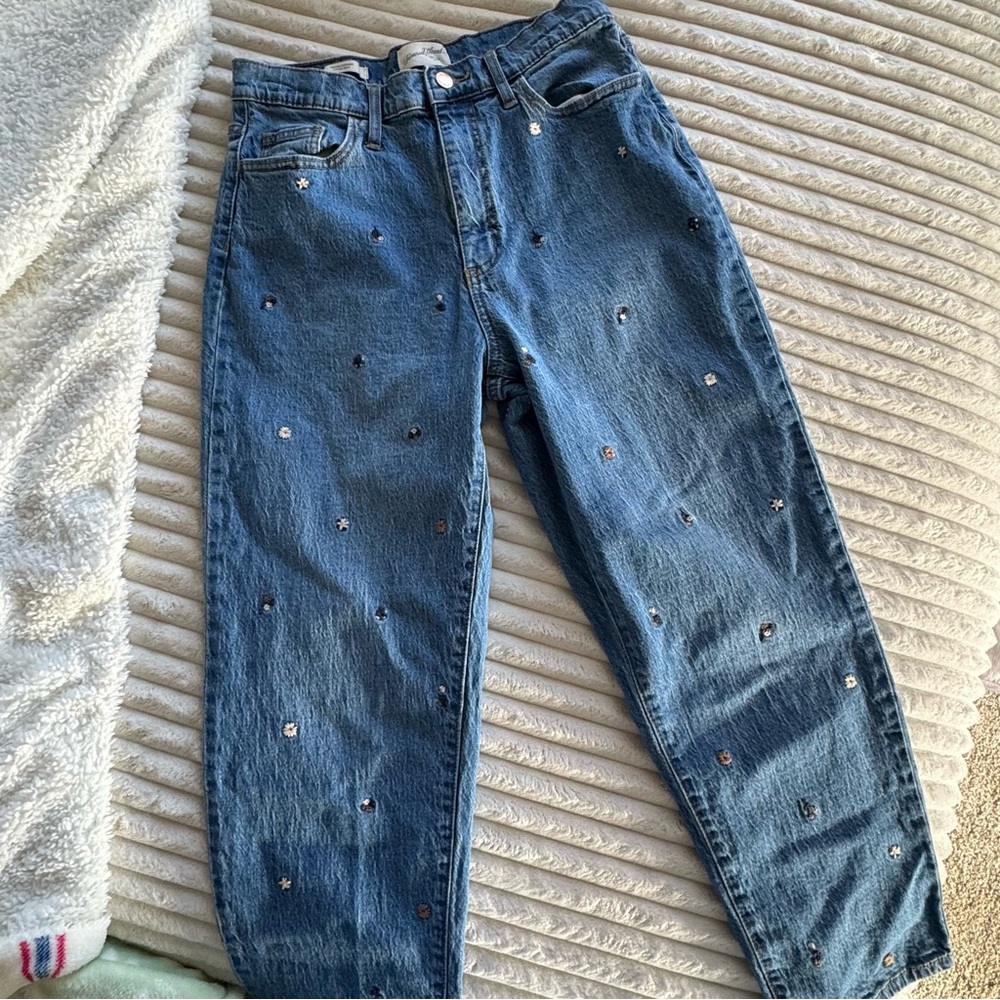 Women's Floral Embellished Blue Jeans - Picture 4 of 4